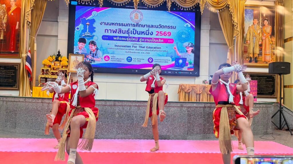ประมวลภาพบรรยากาศการแสดงพิธีเปิด ของชมรมคีตะมวยไทยโรงเรียนอนุบาลทุ่งมน